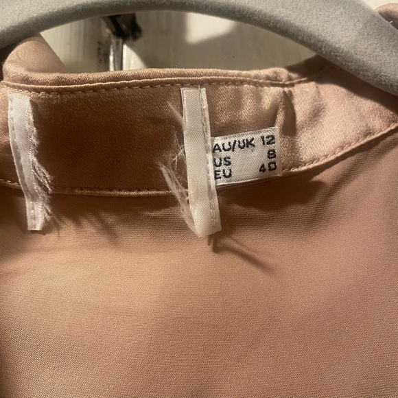 Silky champagne color dress with flare sleeves , very classy - Picture 4 of 4